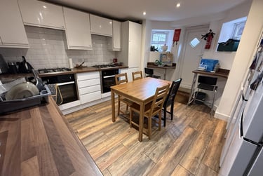 6 bed flat, Upper Kent Road, Longsight, Manchester, M145DH - Image 3